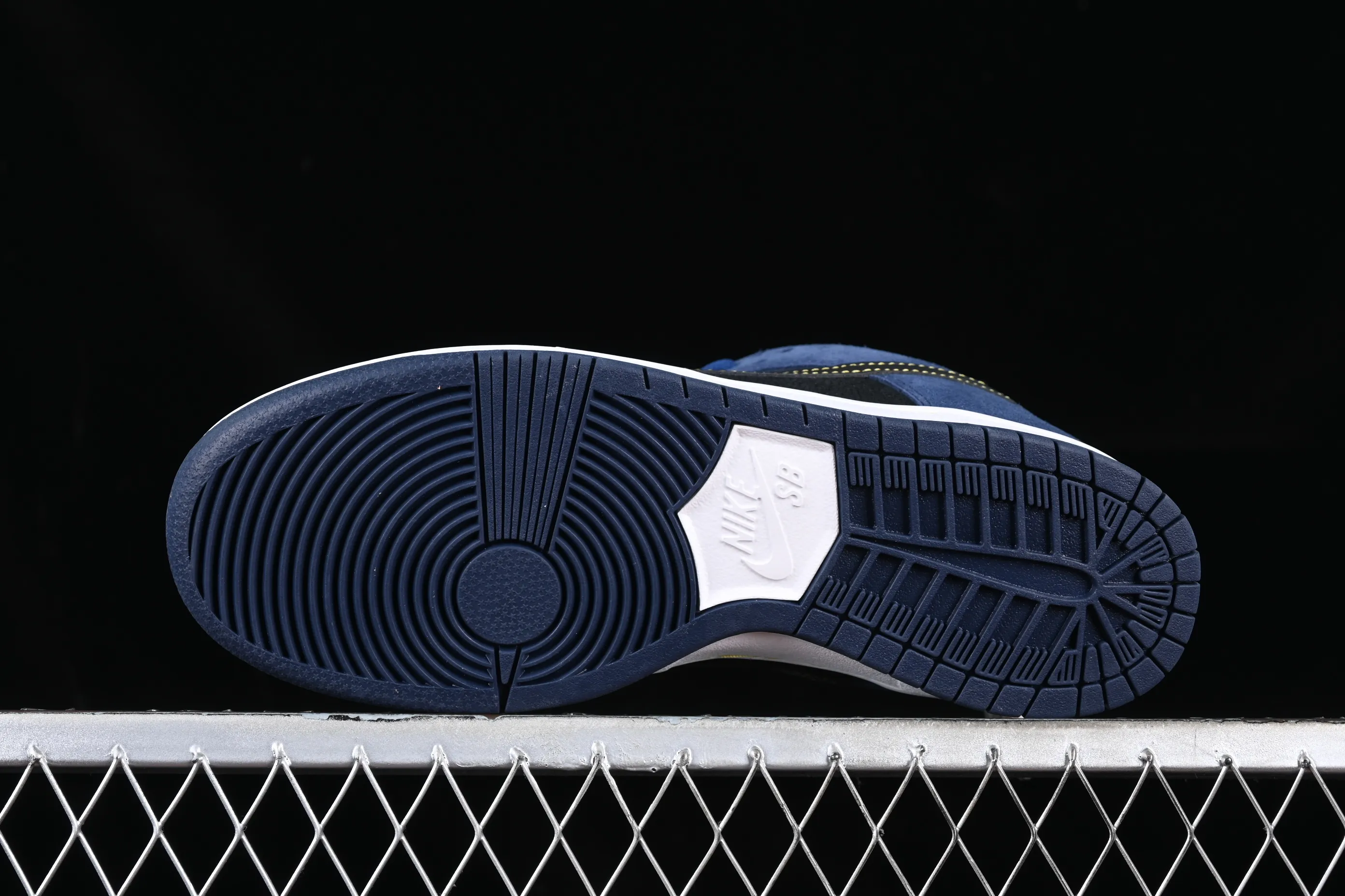 All categories Nk SB Dunk series Nk SB Dunk Low low-top sneakers Nk SB Dunk Low Pro dark blue SB smashed backboard fashion casual sneakers 304292-408
